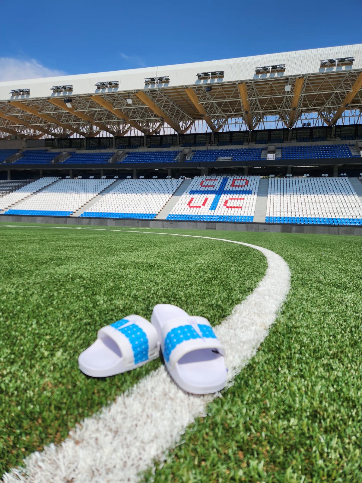 Sandalia oficial Universidad Católica - Retro 1996